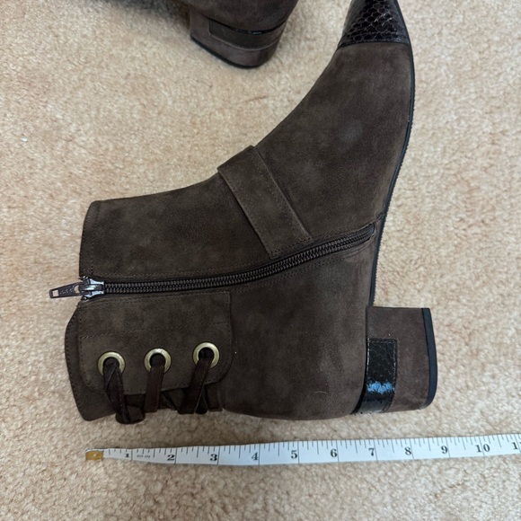 Vaneli Brown Suede Ankle Boots Real Python Trim Lace Back Zip Sz 10 M - Picture 11 of 12